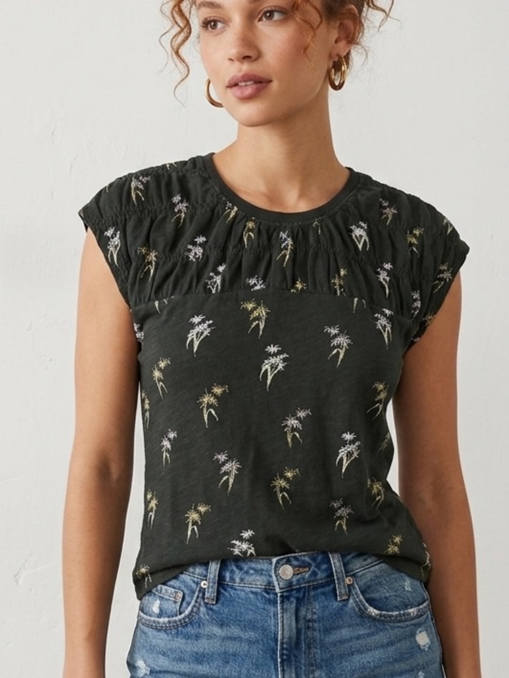 Anthropologie Pilcro Ruched Smocked Cap Sleeve Tee Floral Botanical Black XXS